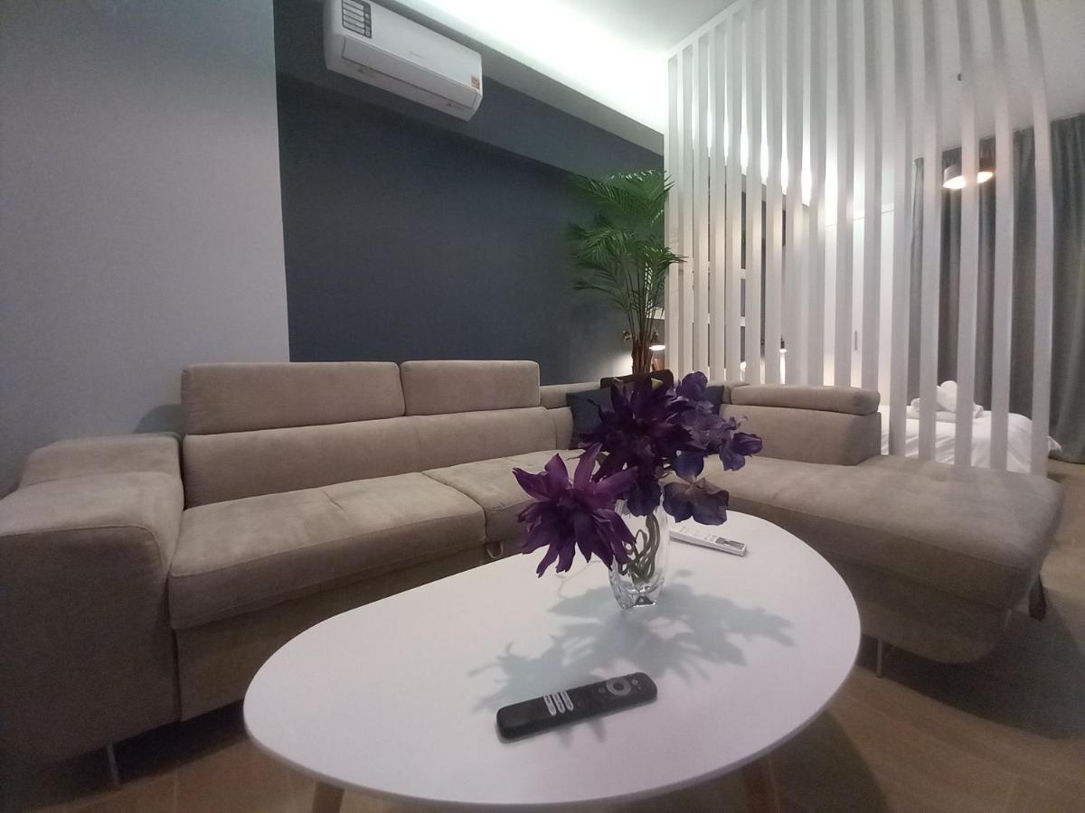 Spaceone "Downtown Glam" By #Gimispace Lux Apt เทสซาโลนิกิ ภายนอก รูปภาพ